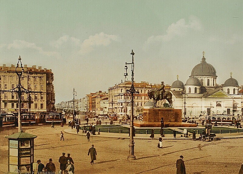 Раскрашенный снимок Знаменской площади.