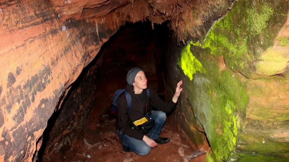 «Золото гоблинов» или «золото драконов»: почему светятся пещеры в Ленобласти