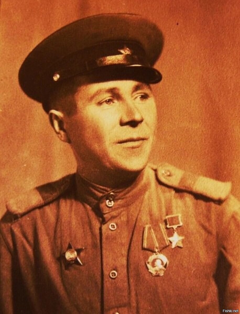 Голяков Михаил Николаевич - наводчик орудия 1118-го стрелкового полка 333-й с...