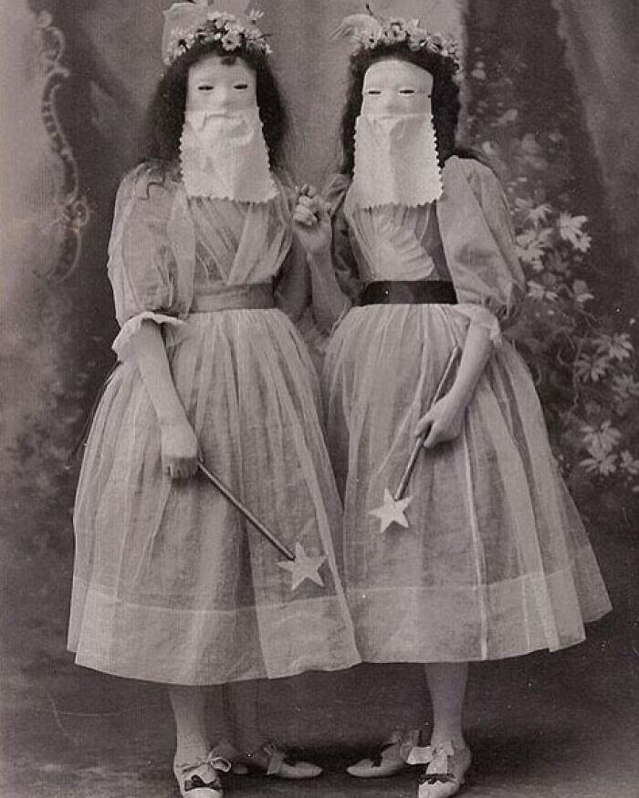 29. Жутковатый снимок двух сестёр, 1890 год