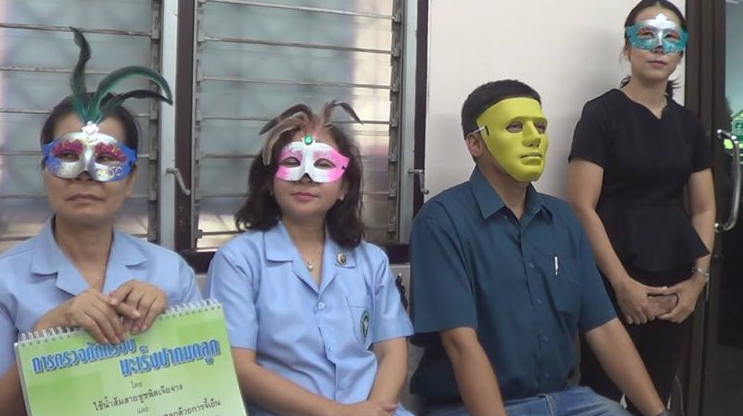 В Тайской гинекологии женщинам выдают карнавальные маски