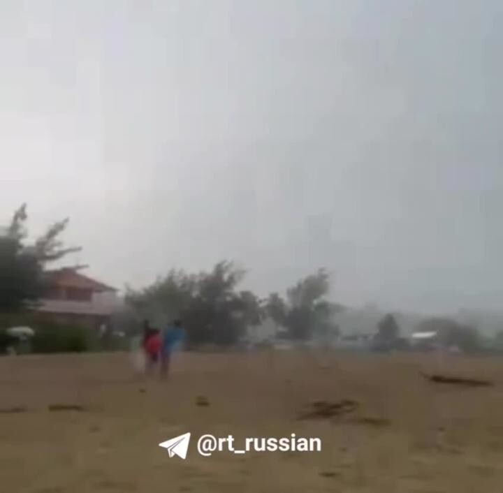 В сети расходится видео, предположительно, удара молнии в Пуэрто-Рико, попавш... 
