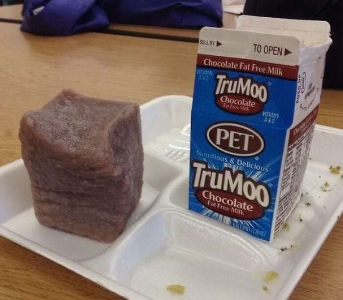Молоко, которое я получил во время обеда в старшей школе в США