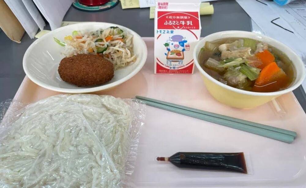 Японский обед в начальной школе