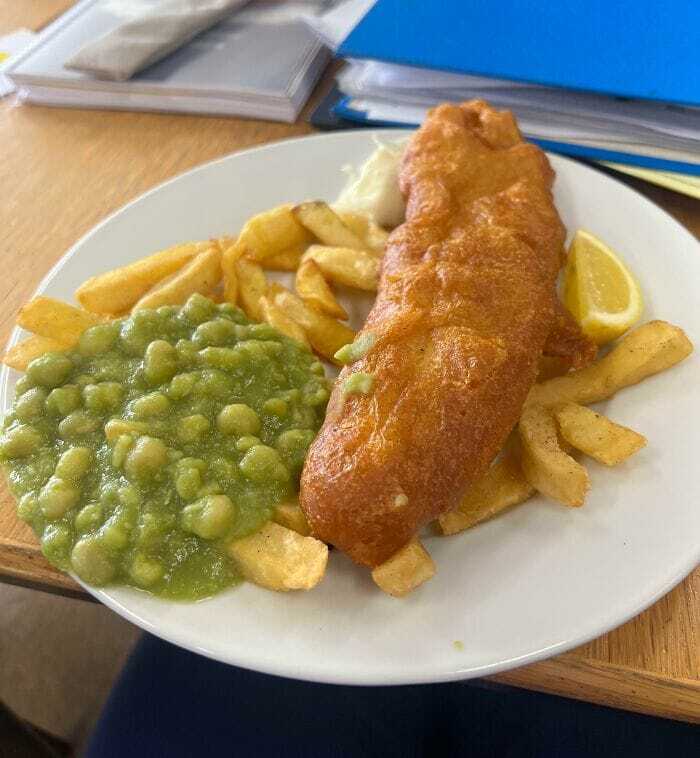 Платный школьный обед в Англии. Его стоимость — $3,50.