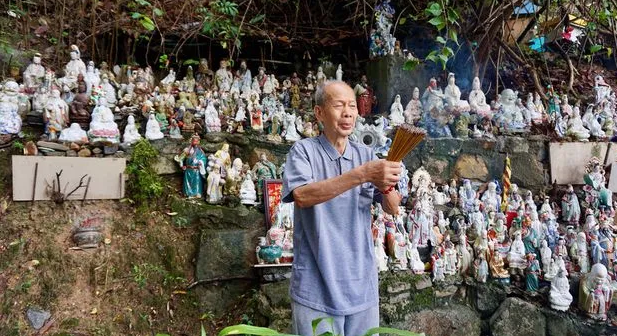 В Гонконге запрещен выброс статуй божеств - куда же их девают
