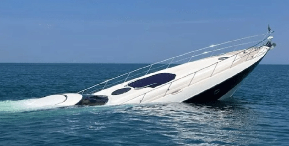 Люди были на борту: затонула роскошная 24-метровая яхта стоимостью 1 миллион долларов