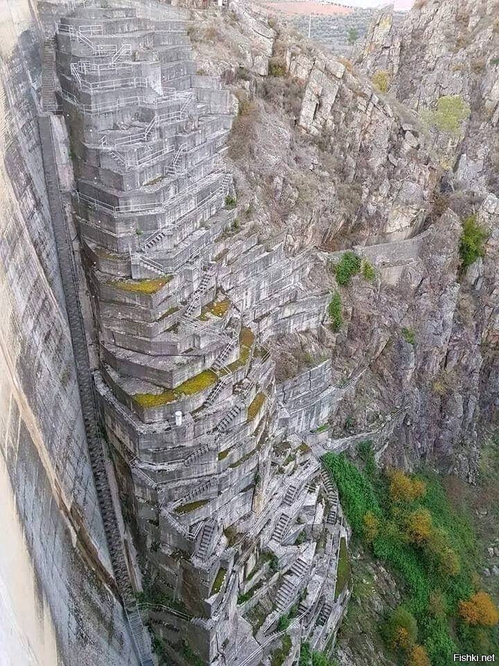 Лестницы и террасы плотины Вароза, Португалия