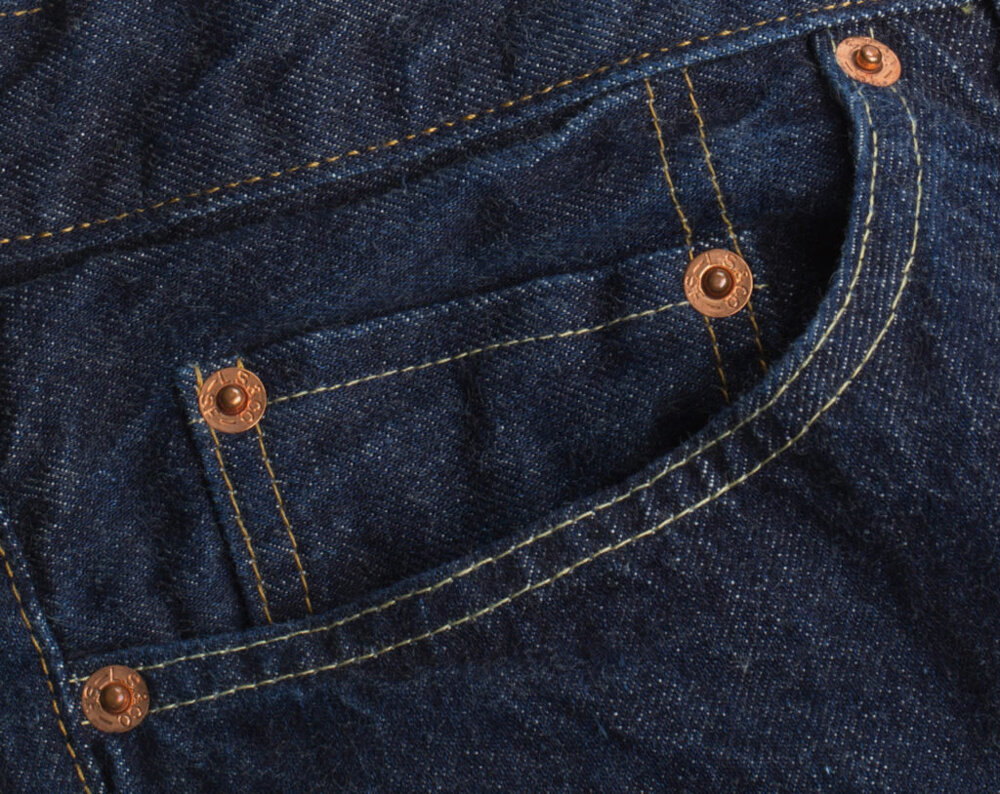 Почему классические джинсы всегда прошивают жёлтой нитью?