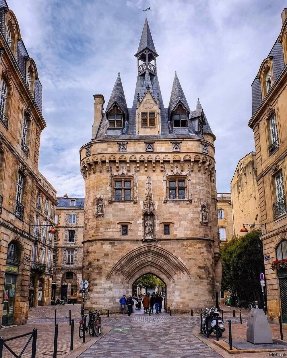 Ворота Кайо (Porte Cailhau) в Бордо, Франция