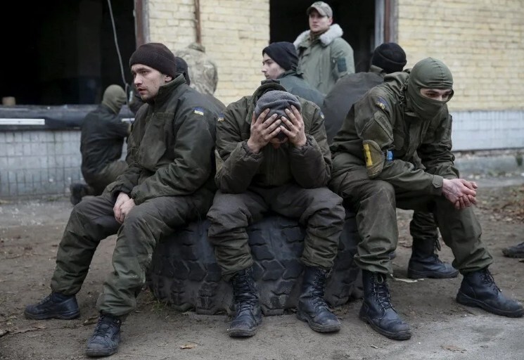 У Киева две проблемы: сначала загнать мужиков в ВСУ, а потом отлавливать дезертиров