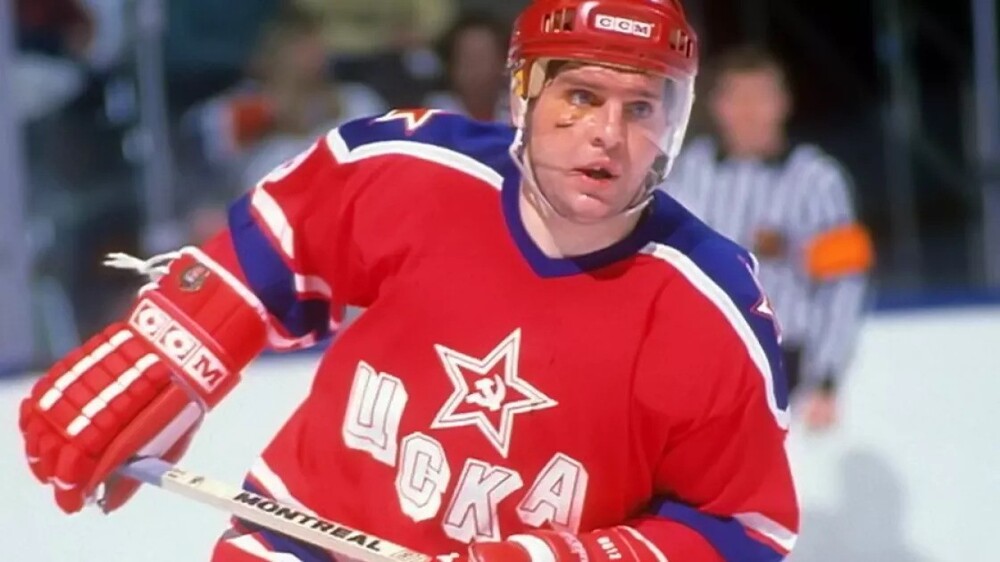 Владимир Крутов, советский и российский хоккеист, тренер, олимпийский чемпион