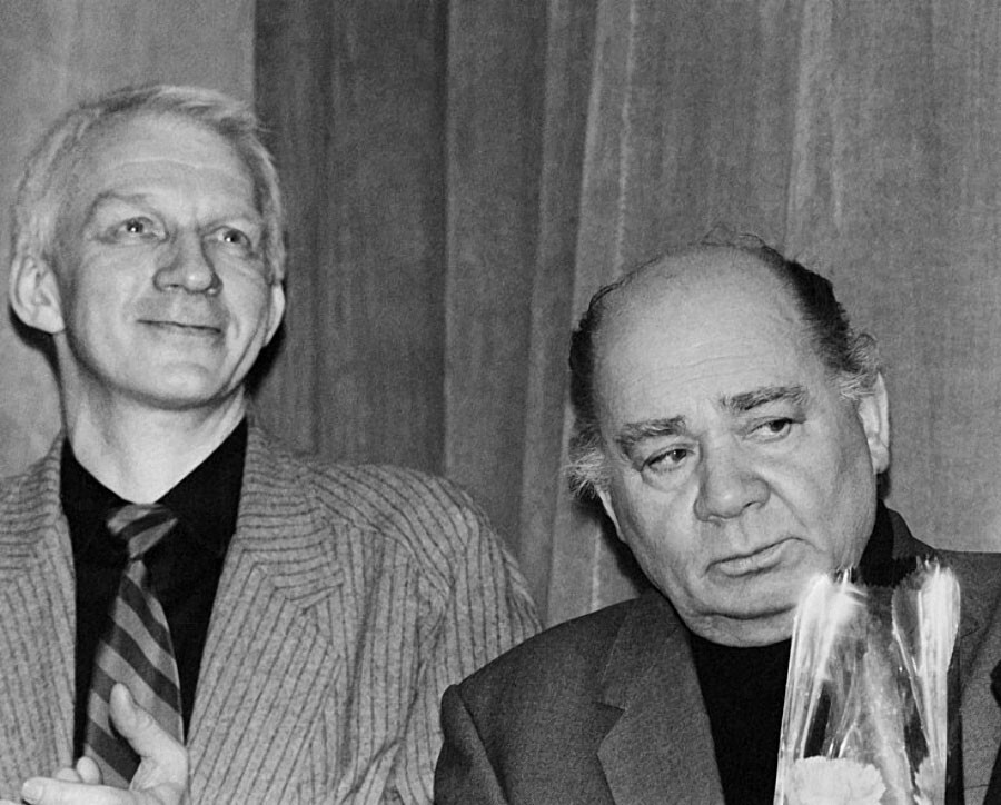 Владимир Носик и Евгений Леонов на премьере фильма "Американский дядюшка". 1993 год