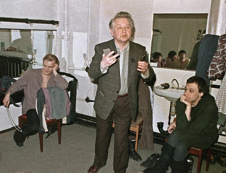 Олег Табаков  с актерами после спектакля, 1988 год.