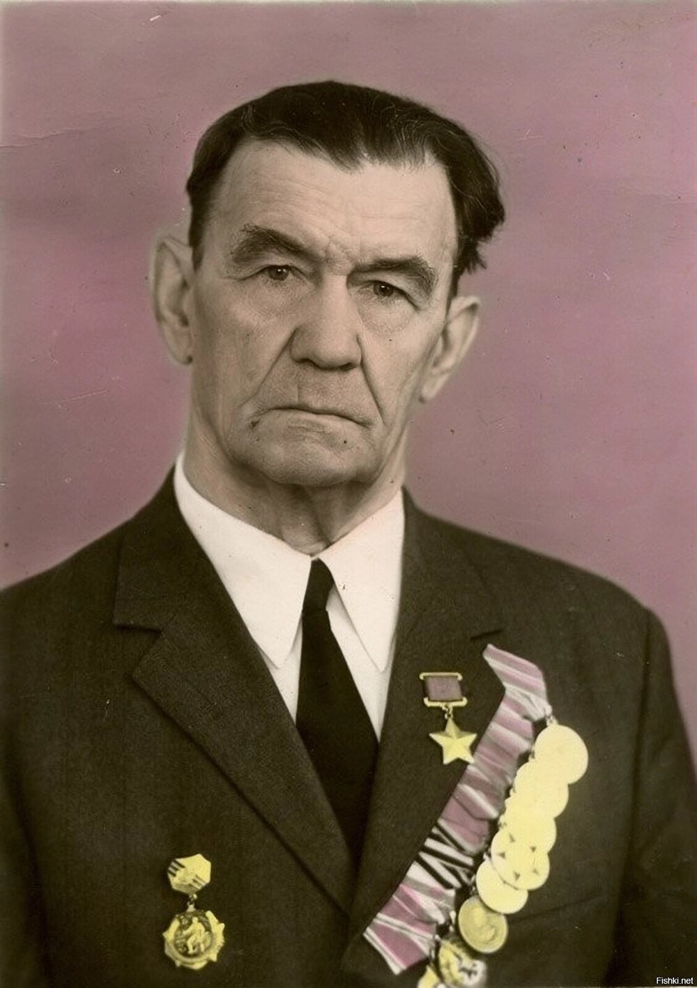 Герой Советского Союза Бочариков Максим Петрович (1908–1986)
