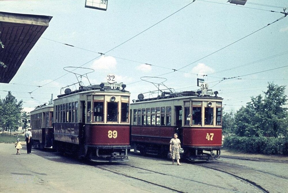 Трамвайное кольцо «Измайловский посёлок НКПС», которое сейчас называется "16-я Парковая улица" и 2 красавца-вагона БФ.