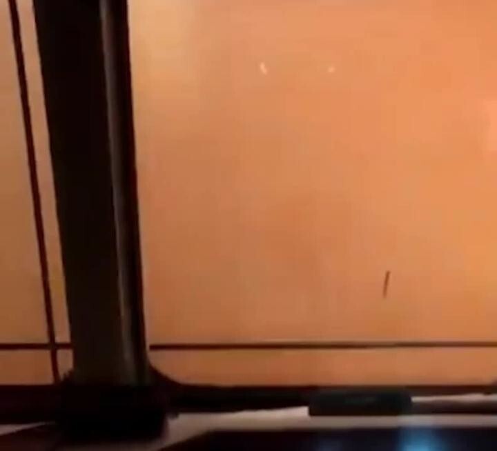 Пассажирский поезд промчался сквозь лесной пожар в Бурятии 