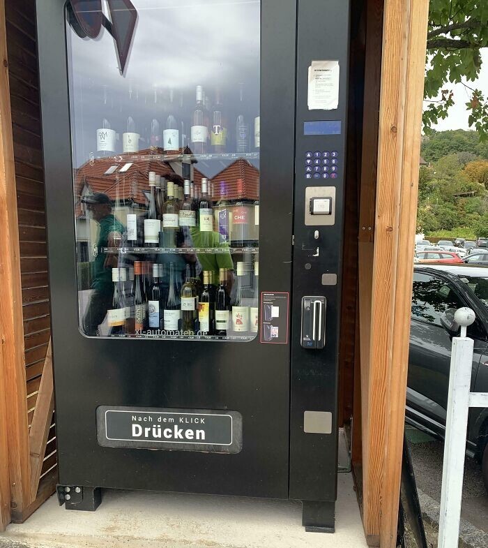 12. В Австрии есть автоматы по продаже вина