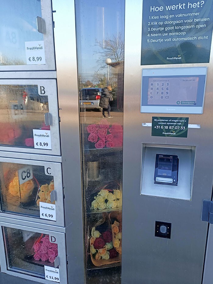 13. В Нидерландах есть автоматы по продаже свежих цветов