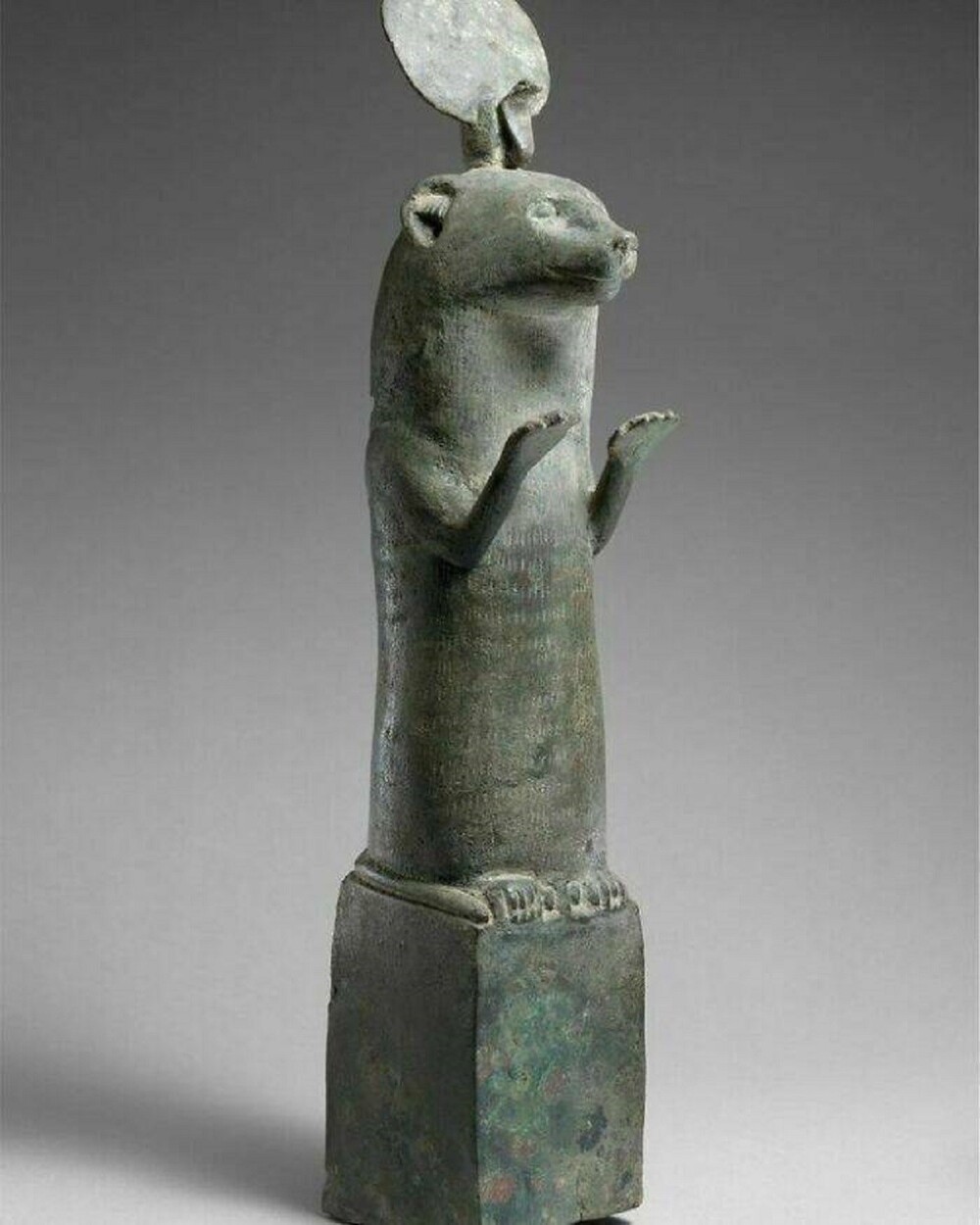 9. Очаровательная древнеегипетская статуэтка выдры