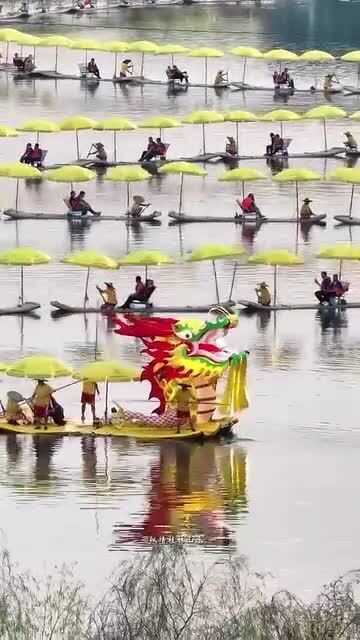 Фестиваль лодок-драконов в Гуанси-Чжуане (Китай) 