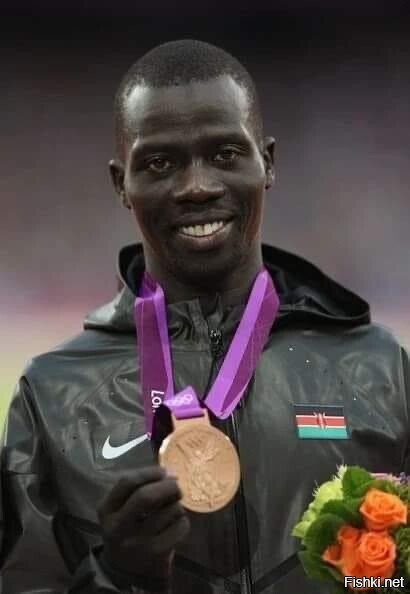 Помните этого кенийского бегуна Абеля Мутая, который был всего в нескольких ф...