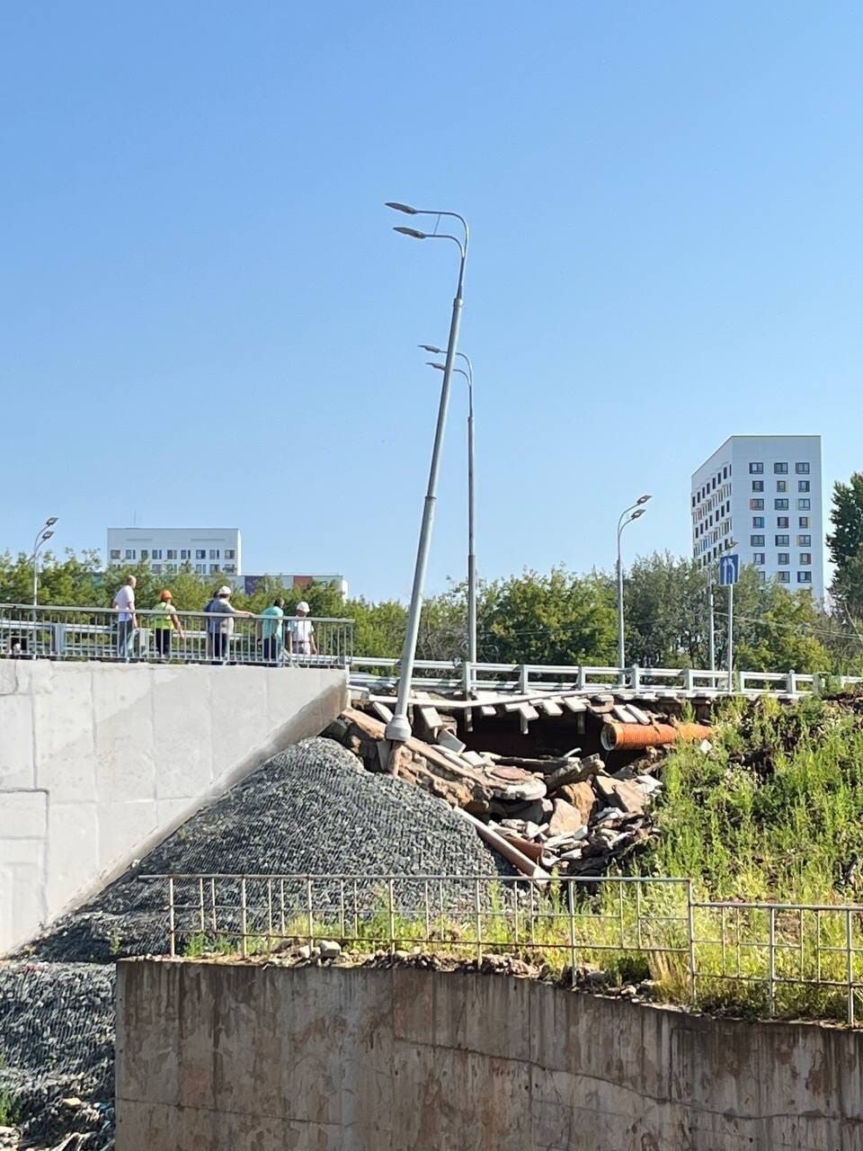 В Москве опять смыло часть дороги