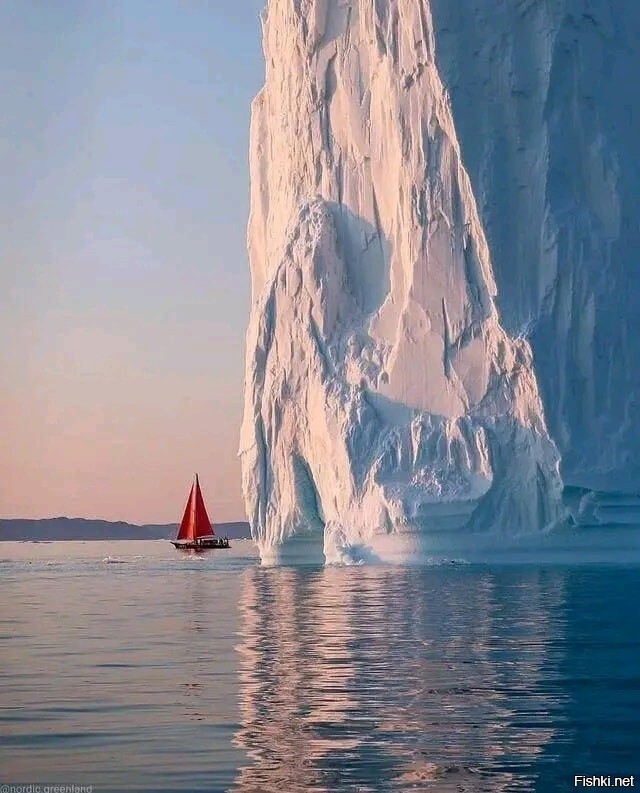 Парусник во льдах Гренландии