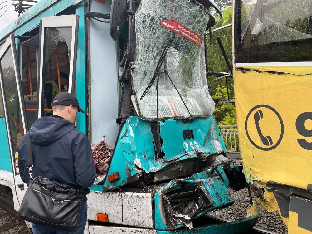 Более 100 человек пострадали при столкновении двух трамваев в Кемерове