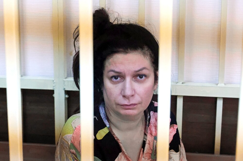 Звезда "Битвы экстрасенсов", которая обвиняется в мошенничестве, устроила истерику в суде