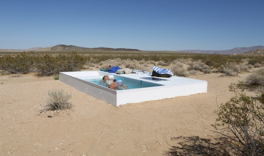 Тайный бассейн в пустыне Мохаве, Калифорния. Искупаться может каждый желающий