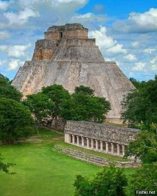 Пирамида Мага в Ушмале, Юкатан в Мексике