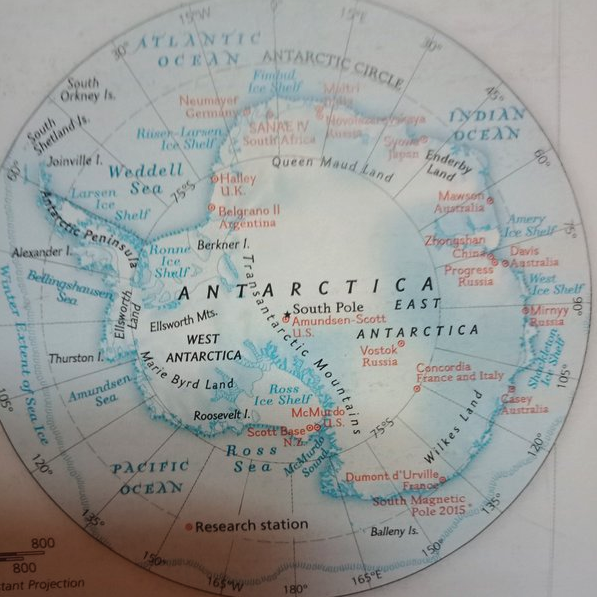 9. Поскольку в Антарктиде нет действующего правительства, исследователи используют часовые пояса страны, в которой находится их база