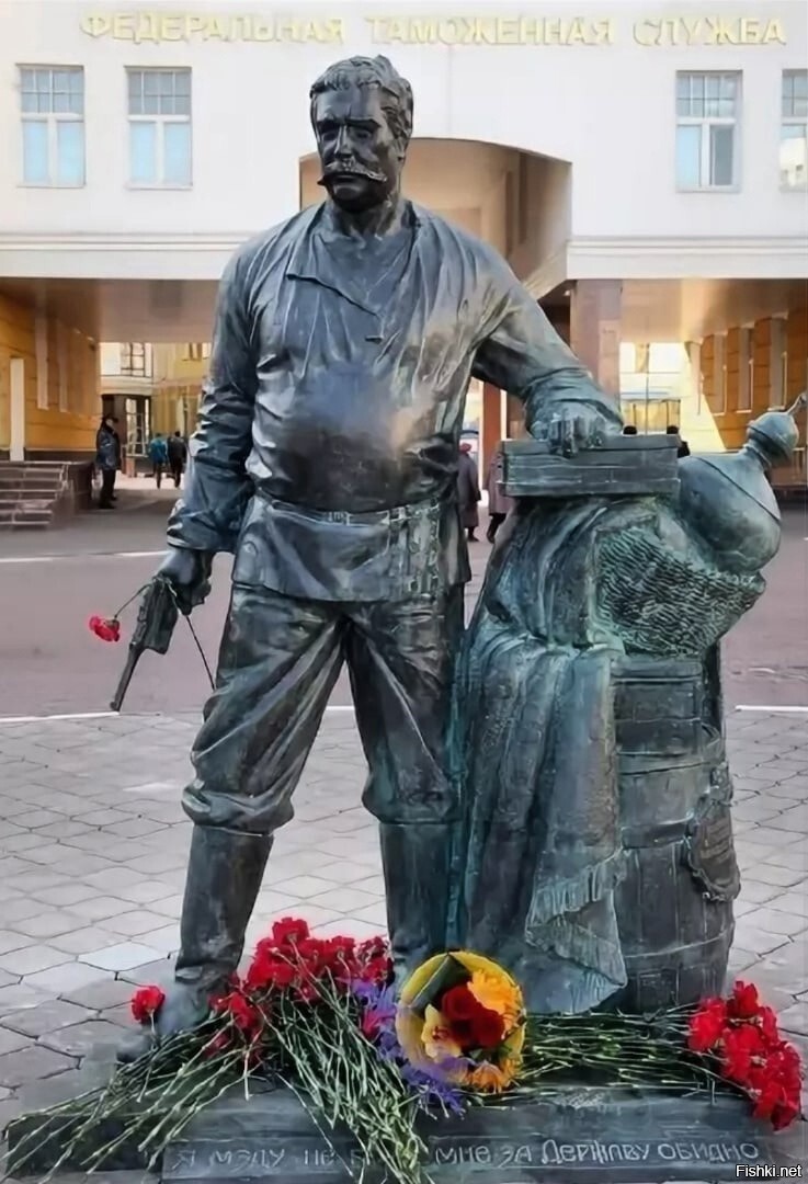 Памятник Павлу Верещагину, установленный в Москве
