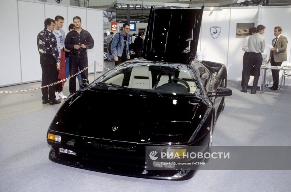 Lamborghini Diablo представлен на международном автосалоне в Москве. 23 августа 1995 года.