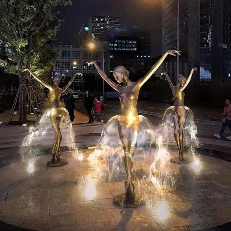 13. Фонтан "Три балерины"скульптора Малгожаты Ходаковской, Сучжоу, Китай