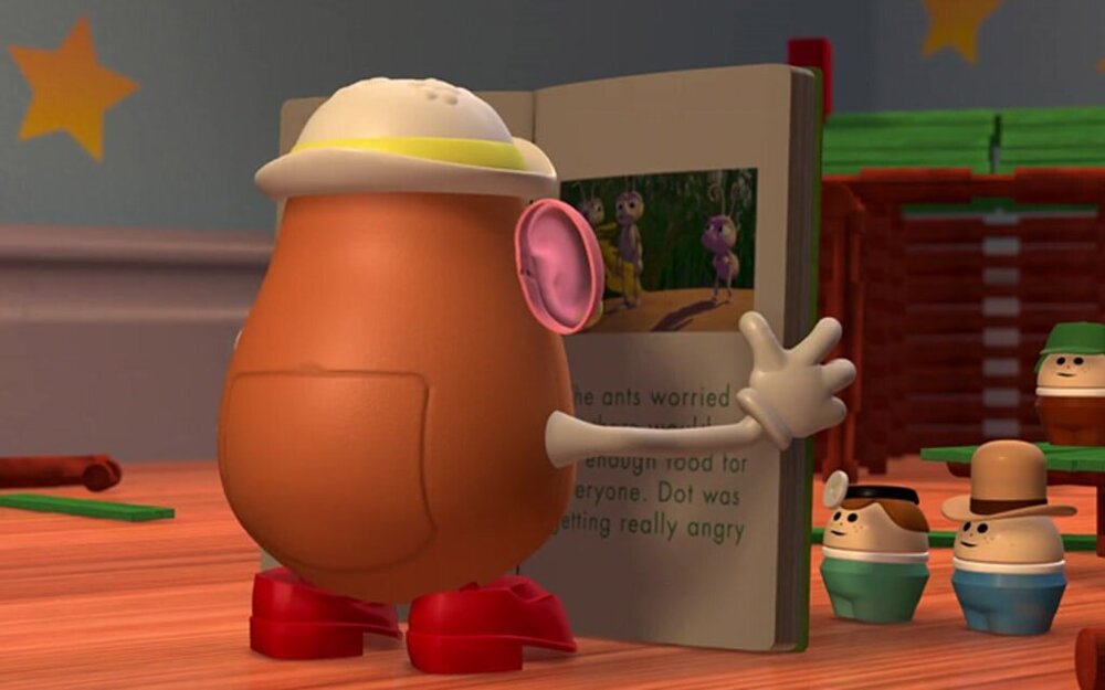 В «Истории игрушек 2» Миссис Картофельная Голова читает книгу про неких мультяшных муравьёв