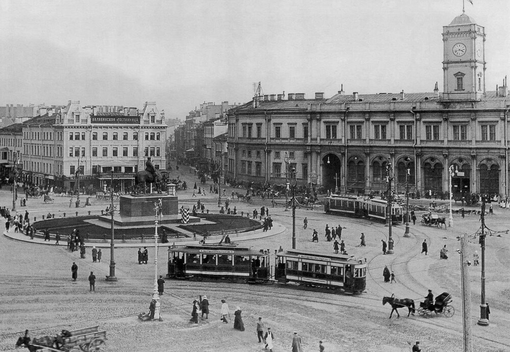 Вид на Николаевский вокзал на Знаменской площади. Сейчас вокзал называется Московским, а площадь - Восстания.