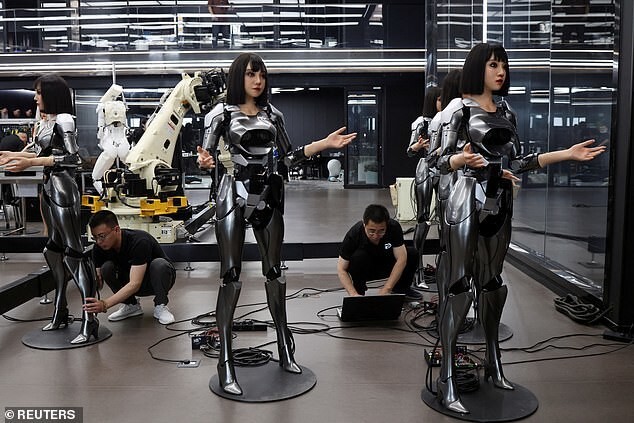 Как выглядит китайская фабрика по производству человекоподобных роботов