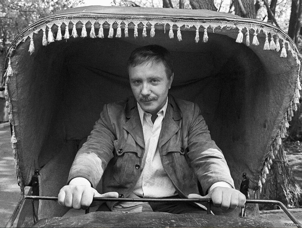 Леонид Куравлев на съемках фильма «Живите в радости», 1978 год
