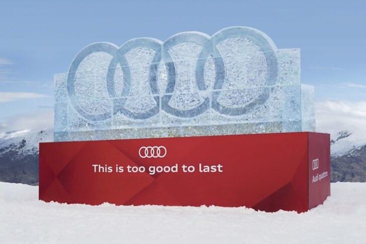 11. Audi установила огромный ледяной логотип и предлагала скидку, пока он не растает