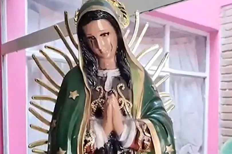 Тревожный знак: образ Девы Марии 1500-х годов покрылся "кровавыми" слезами