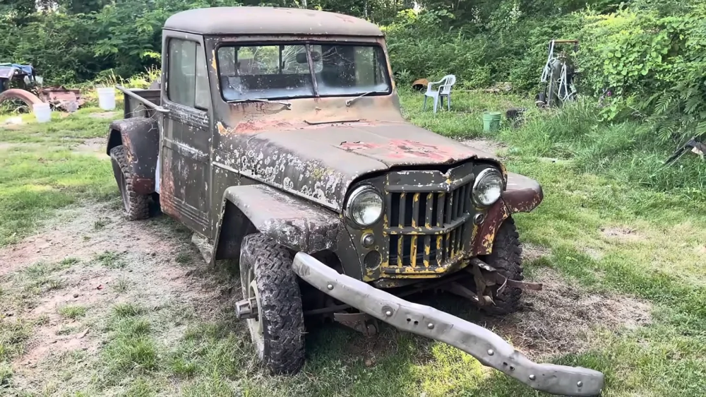 Американская мощь: старый Jeep 50-х завелся после 44 лет простоя на свалке