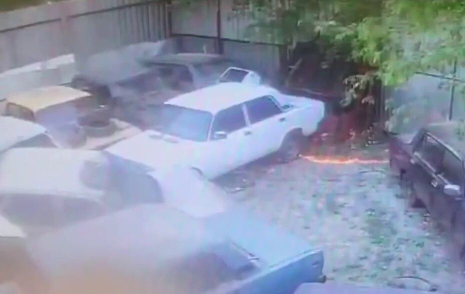 6 машин сгорели из-за подожженного тополиного пуха в Чите