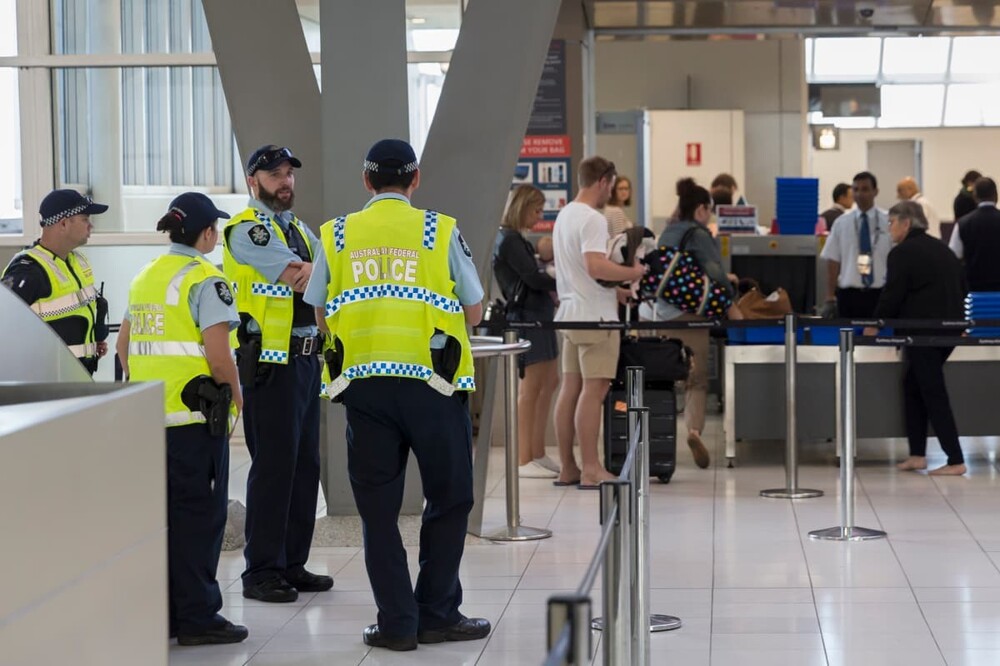 В аэропорту Австралии задержали женщину, у которой было собственное сердце в ручной клади