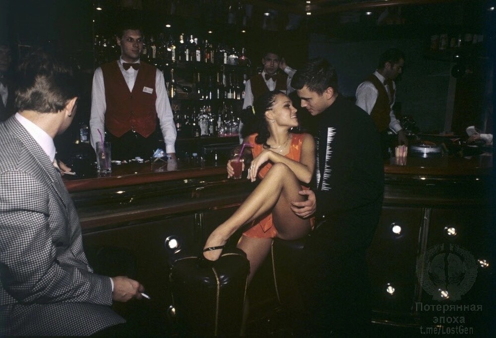 Внутри ночного клуба Up & Down на Зубовском бульваре, 1994 год