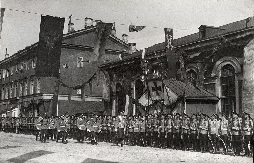 Полковой праздник лейб-гвардии егерского полка "В память 100-летия Кульмского сражения" рядом с Введенским каналом.