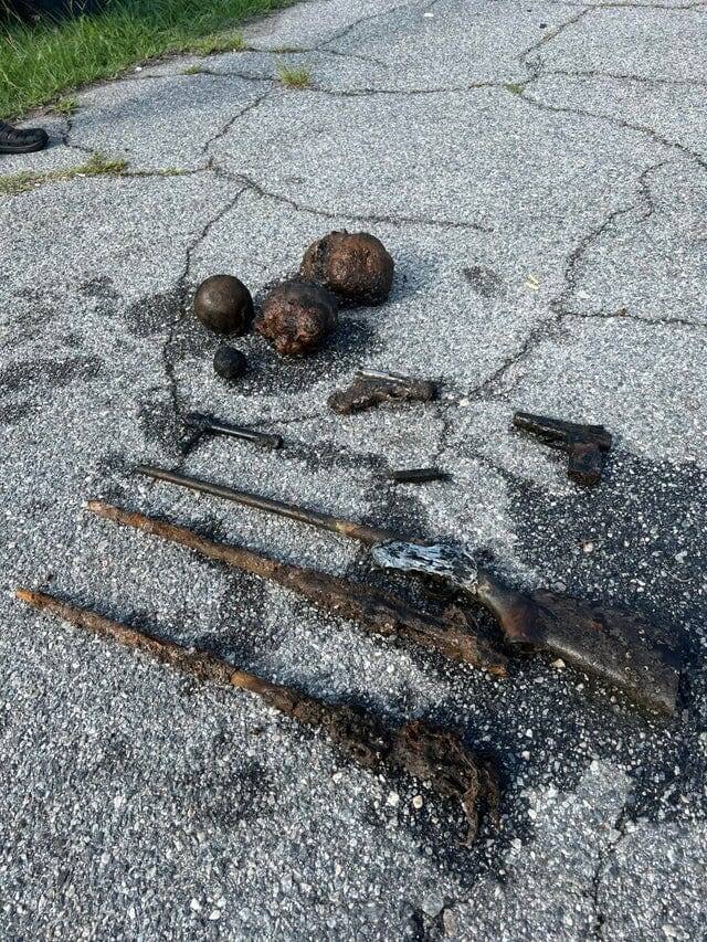 У нас был нереальный день магнитной рыбалки! Найдено 5 пушек и 3 пушечных ядра времён гражданской войны