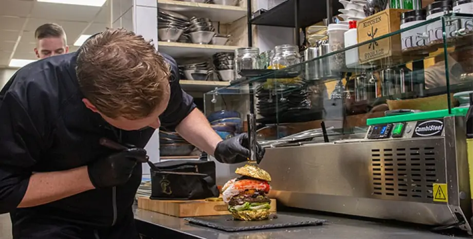 5000 евро за порцию: как выглядит самый дорогой гамбургер в мире