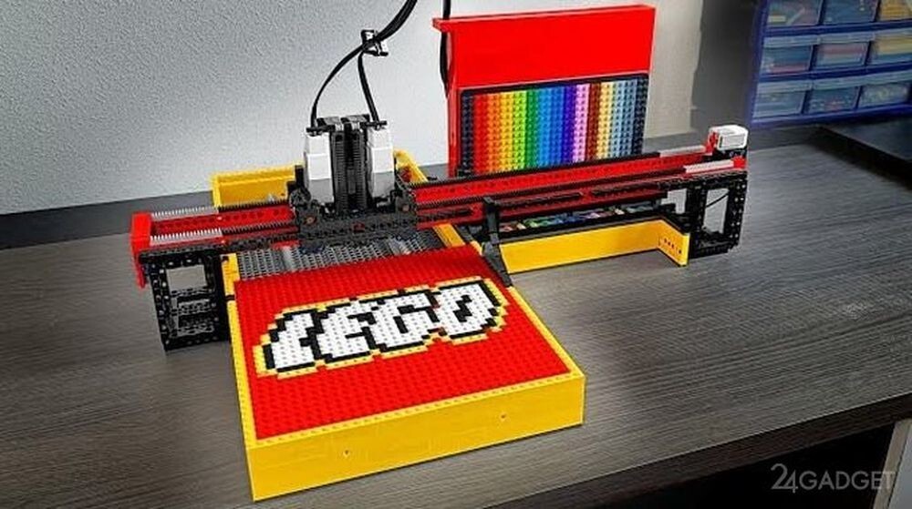 Необычный принтер печатает картины кубиками LEGO